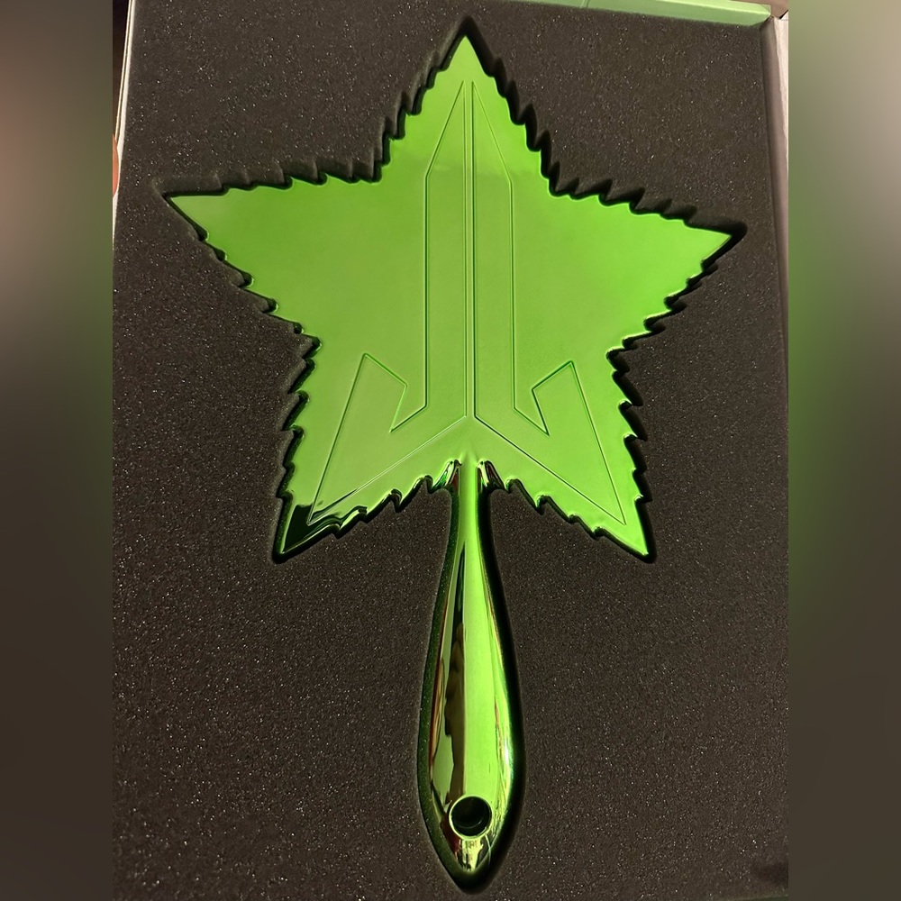 ✨Jeffree Star 420 Green Chrome Leaf Hand Mirror 🍁 💚✨